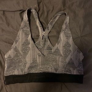 Black and White geometric sports bra